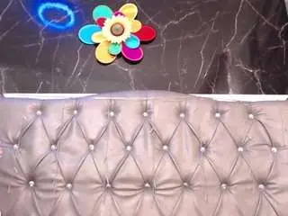 Lila-gummy  live sex cam