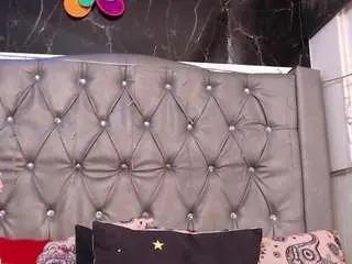 Lila-gummy  live sex cam