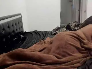 Bombshellhooters18  live sex cam