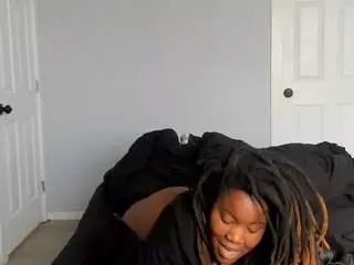 Bombshellhooters18  live sex cam