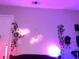 Iveystrigoi  live sex cam
