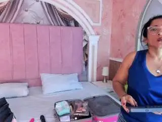 Mature-biigass  live sex cam