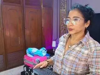 Mature-biigass  live sex cam