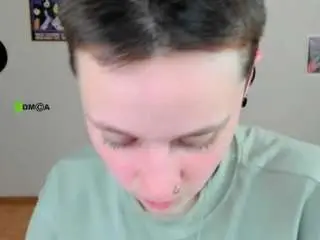 Emi-fade  live sex cam