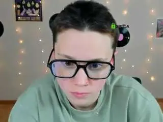 Emi-fade  live sex cam