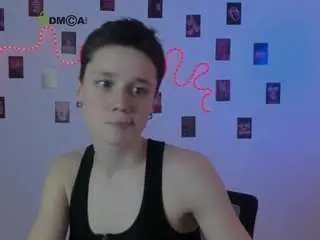 Emi-fade  live sex cam