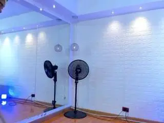 Saracorraless  live sex cam