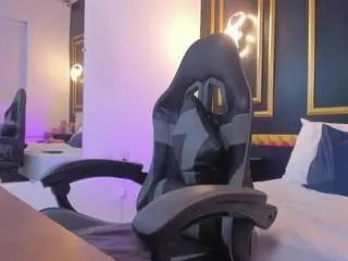 Bombom-fox  live sex cam