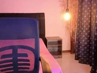 Chloe-turner  live sex cam