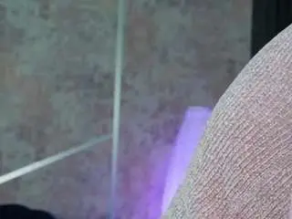 Scarlet-eyes  live sex cam