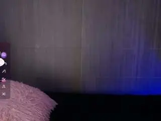 Giselle18  live sex cam
