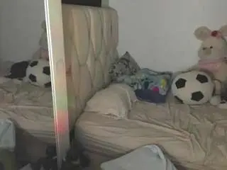 Kittyklum  live sex cam