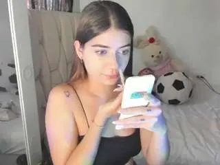 Kittyklum  live sex cam