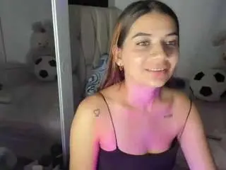 Kittyklum  live sex cam