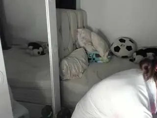 Kittyklum  live sex cam