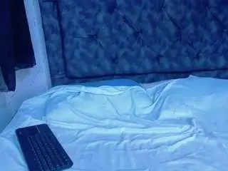 Helen-petite  live sex cam