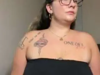 Diamondbabii99  live sex cam