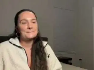 Diamondbabii99  live sex cam