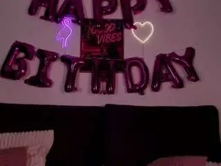 Naomiasian  live sex cam