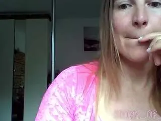 Storyofsarah  live sex cam