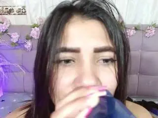 Taylorolsen  live sex cam