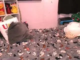 Cutiebooty4u  live sex cam