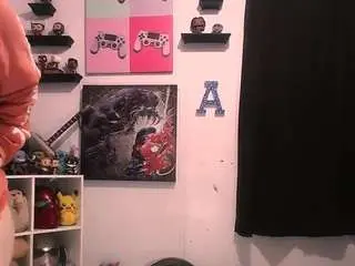 Cutiebooty4u  live sex cam