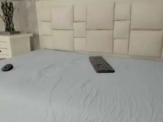 Naia-cox  live sex cam