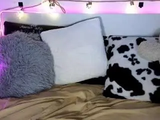 Nicollewetpussy  live sex cam