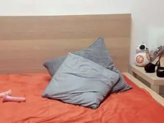 Squirterzoe  live sex cam