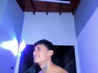 Strikeandsweet  live sex cam