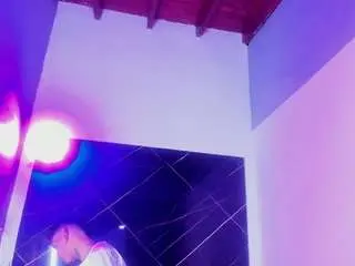 Strikeandsweet  live sex cam