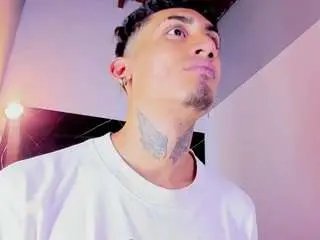 Strikeandsweet  live sex cam
