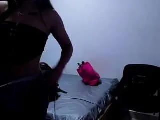 Strikeandsweet  live sex cam