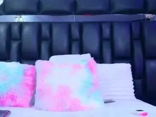 Carolinahillss  live sex cam