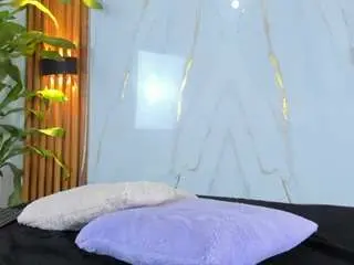 Lucianavalenti  live sex cam
