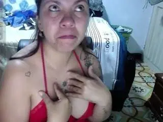 Kaarlaa  live sex cam