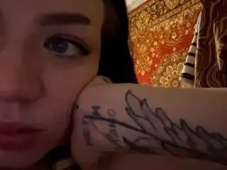 Riyaferrari  live sex cam