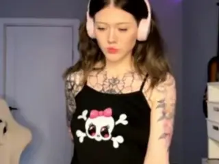 Sarahblint  live sex cam