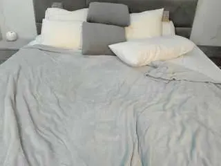 Chloe-whitee  live sex cam