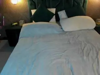 Chloe-whitee  live sex cam