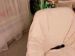 Chloe-whitee  live sex cam