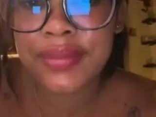 Macarenna1  live sex cam