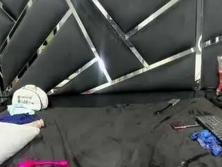 Orianaa69  live sex cam