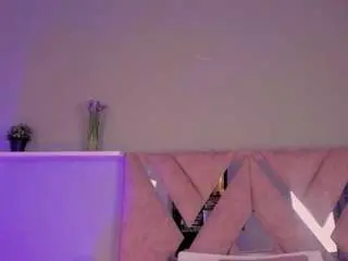 Aprilwatsonn  live sex cam