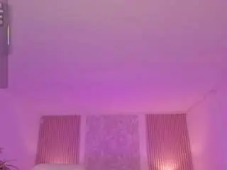 Hannaa-thompson  live sex cam