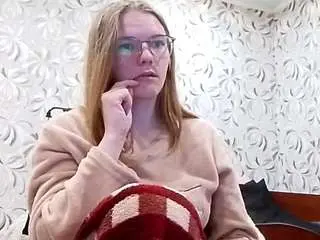 Priscilanalley  live sex cam