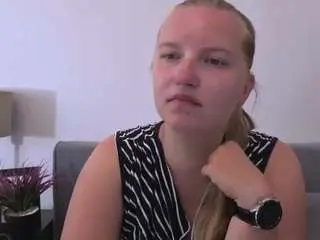 Roseamazing  live sex cam