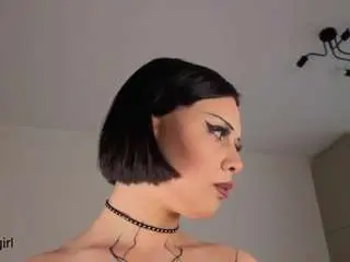 Yourbabyluna18  live sex cam