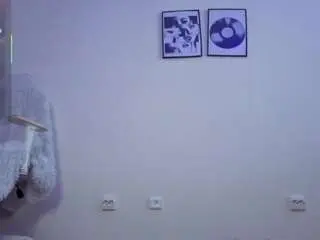 Yourbabyluna18  live sex cam